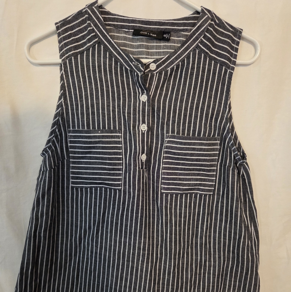 Chic Doe & Rae Grey and White Striped Button-Up Top